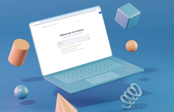Laptop mit geöffneter Google KI-Modus Suche auf blauem Hintergrund, umgeben von abstrakten 3D-Formen.